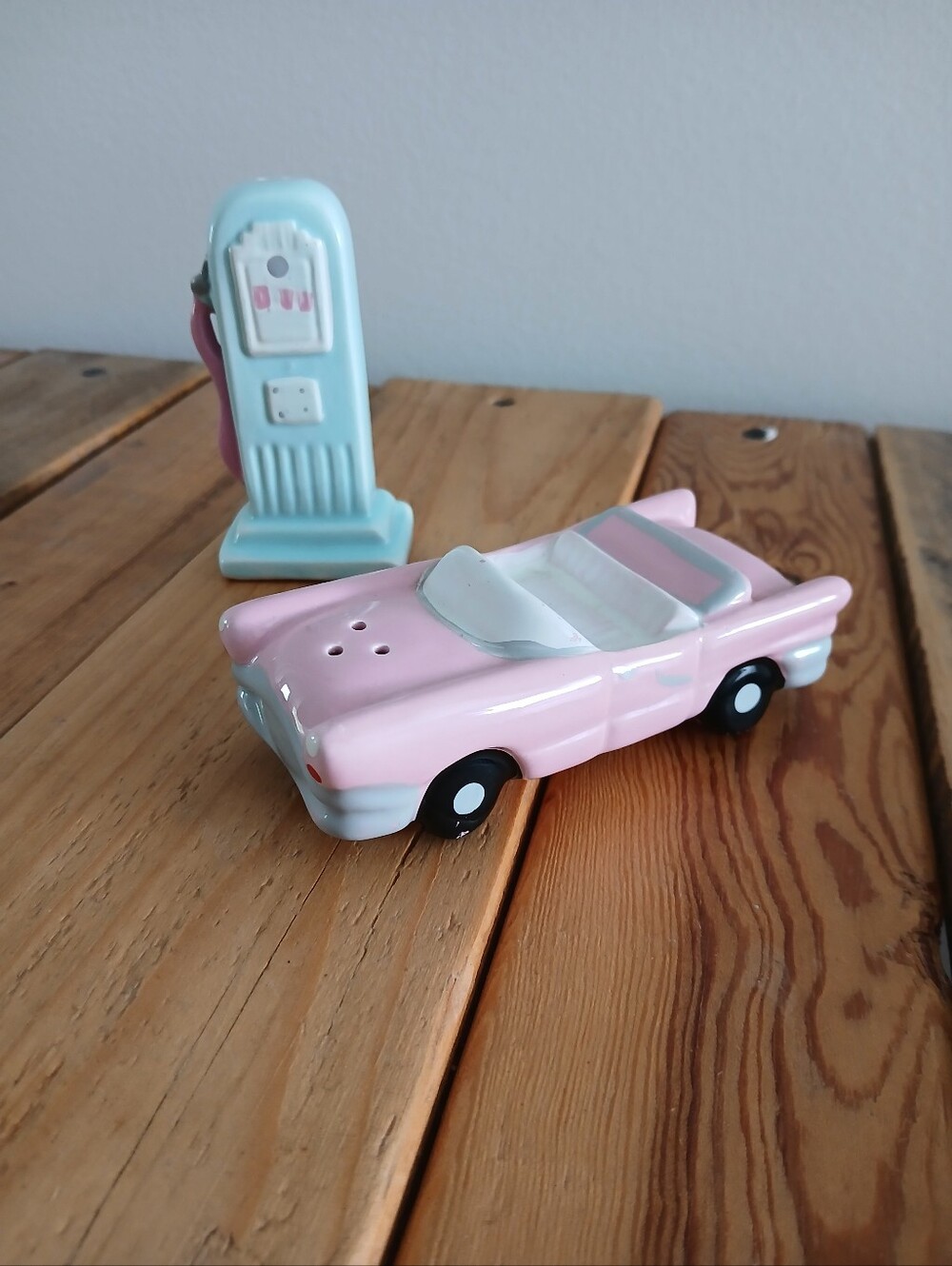 Vintage/Retro 1950 Old Car And Gas Pump Salt And Pepper Shaker / Mid-Century